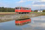 Kurz hinter der ehemaligen Haltestelle Prarath fährt in der herrlichen Herbstsonne des 18.10.2015 der VT10.02 von Gleinstätten Richtung Wies-Eibiswald.