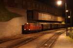 Bei der Erzverladeanlage im Bahnhof Erzberg steht die 2043.558 und die 2043.556 am Abend des Oktobers 1986 mit dem beladenen G79950 bereit für die Fahrt nach Vordernberg Süd wo der Zug von