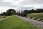 Zwei doppelachsige Rungenwaggons w�hrend der Fahrt in Richtung Oberloisdorf bei Unterpullendorf, Juli 2012