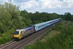 1116 153 "ÖAMTC" ist mit EC 103 bei Strasshof an der Nordbahn unterwegs.
