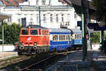 2143 070 mit dem Sonderzug zum Heizhausfest in Mistelbach bei seiner Tour "Rund um Wien" erreicht auf der Vororteline Wien Gersthof.