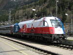 ÖBB 1216 226-1  EM Tschechien  am EC 162  Transalpin  nach Basel SBB beim Zwischenhalt im Bahnhof Landeck-Zams. Aufgenommen am 11.04.2008