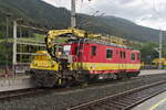 ÖBB Motorturmwagen X552.002-8 (UIC-Nr. 99 81 9131 503-0) am Bahnhof Roppen zur Sanierung der Arlbergbahn. Aufgenommen 24.6.2021.