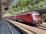 1116 202-3 schob den RJX 169 nach Wien Hbf. Aufgenommen im Bahnhof St. Anton am Arlberg am 07.08.2020