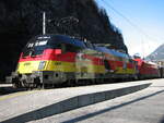 ÖBB 1116 036-3  EM Deutschland  und eine Schwesterlok am EC 669 nach Graz Hbf beim Zwischenhalt im Bahnhof Imst-Pitztal. Aufgenommen am 30.03.2008