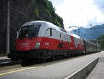 ÖBB 1116 087-6  EM Polen  an einem EC von Zürich HB nach Wien Westbahnhof beim Zwischenhalt hier in Bahnhof Imst-Pitztal. Aufgenommen am 28.06.2008