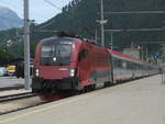 ÖBB 1116 220-1  RailJet  mit einem Autoreisezug von Wien Westbahnhof nach Feldkirch welcher auf der gesamten Strecke nur in Salzburg Hbf und Innsbruck Hbf seine Haltebahnhöfe hatte.  Hier bei der Durchfahrt durch Landeck-Zams am 21.05.2009