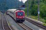 1116 079 fährt morgens mit dem Autoreisezug EN 246 in Wald a/A talwärts.Bild vom 22.7.2015