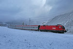 Die 1116 161-1 fährt morgens mit dem Autoreisezug EN 466 von Linz nach Feldkirch bei Braz vorbei,Bild vom 25.4.2016