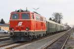 NLB 2143 070-7 mit dem SR 14585 nach Strasshof am 12.April 2015 in Traiskirchen Aspangbahn.