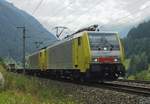 Siemens Dispolok ES 64 F4-033 (E 189 933) und ES 64 F4-XXX (E 189 XXX), vermietet an Lokomotion, mit KLV-Zug bei Regenwetter in Richtung Innsbruck (St.