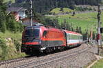 ÖBB 1216 017 mit RailJet Lackierung am EC 80 von Verona P.N. nach München Hbf hier bei der Talfahrt kurz nach dem Bahnhof St. Jodok am Brenner. Aufgenommen am 23.07.2021