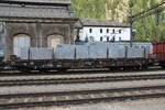 Sechsachsiger, Flachwagen beladen mit Steinplatten an einem Güterzug Richtung Italien am Bahnhof Brenner/Brennero. Aufgenommen am 22.09.2014