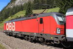 ÖBB 1293 199-6 am Zugschluss einer ROLA von Wörgl Terminal Nord nach Brennersee bei der Bergfahrt.