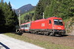 ÖBB 1216 007-5 mit dem EC 89 von München Hbf nach Bologna Centrale. Aufgenommen bei Gries am Brenner am 09.10.2021