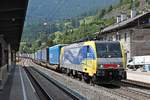 Mit einem langen KLV fuhr am Morgen des 03.07.2018 die E 189 912RT  Cream - Moving Europe  durch den Bahnhof von Matrei am Brenner in Richtung Inntal.