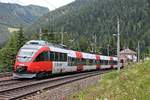 Am 04.07.2018 fuhr ÖBB 4024 032-7  S Bahn Vorarlberg  als REX (Kuftsein - Brenner/Brennero), als dieser beim RoLa-Terminal Brennersee in Kürze in den Enbahnhof einfahren wird.