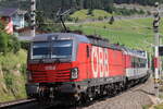 ÖBB 1293 184 als Schubhilfe einer weiteren ROLA von Wörgl Terminal Nord nach Brennersee hier kurz vor dem Bahnhof St. Jodok am Brenner. Aufgenommen am 23.07.2021