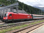 ÖBB 1216 005-9 mit dem EC 80 von Verona P.N. nach München Hbf bei der Einfahrt in den Bahnhof Brenner/Brennero. Aufgenommen am 23.08.2021