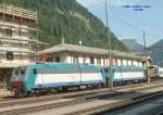 Zwei FS-E-Loks BR 405 werden am 29.08.2004 ebenfalls von der FS-Diesellok im Bahnhof Brenner  abgeschleppt .