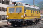 ÖBB X 651 001-0 Plasser&Theurer EM-SAT 120 Gleisvormesswagen bei der Durchfahrt durch den Bahnhof Matrei.