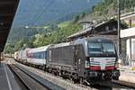 Nachschuss auf MRCE/ÖBB X4 E-878 (193 878-6), als diese am Morgen des 03.07.2018 die RoLa (Wörgl - Brennersee), mit der MRCE/ÖBB X4 E-603 (193 603-8) als Zuglok, durch den Bahnhof von