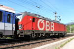 ÖBB 1293 011-3 am Zugschluss einer ROLA von Wörgl Terminal Nord nach Brennersee bei der Bergfahrt.