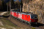 1293 001 mit ihrem Güterzug bei Gries am Brenner gen Italien.