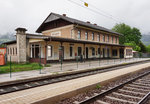 Blick auf das Bahnhofsgebäude von Dölsach, am 13.5.2016.