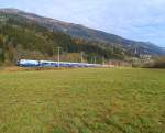 1116 251-0 "Ski Austria" mit railjet 533 + 1116 XXX mit D 15533 (Wien Hbf - Lienz) am 7.11.2015 nahe Berg im Drautal.