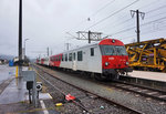 80-73 102-0 am Zugschluss der S1 4262 (Greifenburg-Weißensee - Villach Hbf), am 8.4.2016 im Bahnhof Greifenburg-Weißensee.