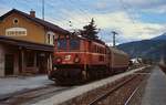 Im Sommer 1997 rangiert 1040 015-8 im Bahnhof Liezen