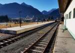 Blick auf den Bahnhof Kötschach-Mauthen am 27.12.2015.
Dieser Bahnhof wurde erst 2010 modernisiert. Wenn es nach den ÖBB und dem Kärntner Landesverkehrsrat Rolf Holub geht, soll dieser Bahnhof ab Fahrplanwechsel 2016/2017 im Gestrüpp einwachsen.