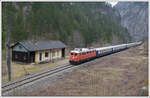 Auch der Verein Neue Landesbahn war am 17.3.2018 nach Admont unterwegs. Hier zu sehen als 14290 mit 1110 505 als Zuglok zwischen Hieflau und Gstatterboden.