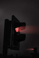 Das Rot-Licht an einem Bahnübergang ,....