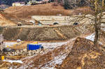 Blick auf die Koralmbahn-Baustelle bei Granitztal.
Hier wird gerade an der  Tunnelkette Granitztal  gearbeitet.
Hier sieht man das Südportal des 2553m langen Tunnel Deutsch Grutschen.
In der Mitte zu sehen ist das Bachbett des Granitzbach, dieser später mit einer geschlossenen Tunnelbrücke überquert wird. 

Aufgenommen am 3.2.2017.