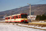 23. Februar 2003, viel Schnee liegt nicht bei Antering im Salzburger Land. ET 49 der  Salzburger Lokalbahn fährt nach Salzburg.