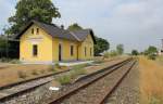 Das Bahnhofsgebude in Kopfstetten-Eckertsau bei Km 16,8 an der Lokalbahn Siebenbrunn-Engelhartstetten zeigt sich in tadellosem Zustand, wenn man bedenkt dass dieser Teil der Lokalbahn im Jahr 2003