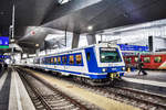 6020 261-1 hält als S80 25032 (Wien Hütteldorf - Wien Erzherzog-Karl-Straße), in Wien Hbf.