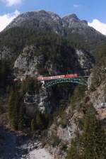 Am 01.04.2013 schob DB 111 180 den REX 5420 (Innsbruck Hbf - München Hbf) über die Schlossbachbrücke zwischen Hochzirl und Leithen.
