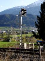 Signalanlage an der Mittenwaldbahn, unweit der Kreuzung mit der Karl Innerebner-Strae (Karl Innerebner, dies der Vollstndigkeit halber, war einer der mageblich an der Planung dieser Bahnstrecke