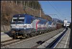 383 206 + 383 205  mit Güterzug in Langenwang am 22.01.2020.