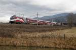 1116 249 (Lange Fahne) fährt am 12.01.2016 bei St.Marein durchs Mürztal.