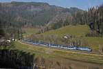 1216 237 mit Railjet zwischen Kindberg und Wartberg im Mürztal am 18.11.2016.