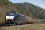 189 843 mit Güterzug bei Pernegg am 27.02.2014.
