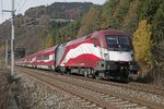 1116 249 (Lange Fahne) als Railjet bei Pernegg am 4.11.2016.