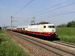 Ein seltener Gast auf der Nordbahn in Österreich: 103 235 mit dem TEE Rheingold Express von Wien nach Strasshof bei Helmahof.
