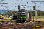 Kurz nach dem Bahnhof in Gramatneusiedl ist dieses Foto mit European Locomotive Leasing (ELL)193 250 am Nachmittag um 16:48 entstanden.