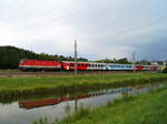 1144 218-5 mit dem R 3976/S4 (Steyrling - Linz Hbf) kurz nach Wartberg an der Krems, 08.07.2019.