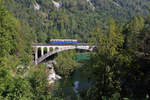 Auf der Rückfahrt von einer Sonderveranstaltung in Ampflwang passiert der Triebwagen 4042.02 die Brücke über die Steyrling. (20.09.2020)